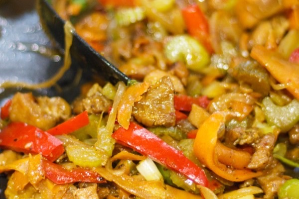 Noodle kottu with instant noodles and roti